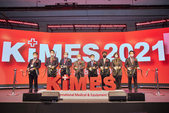 제36회 국제의료기기·병원설비전시회(KIMES 2021)가 지난 21일 폐막했다. 한국이앤엑스 제공